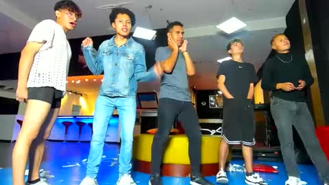 GRIVALS. THOMAS AND DAMIAND online show from December 31, 9:17 pm