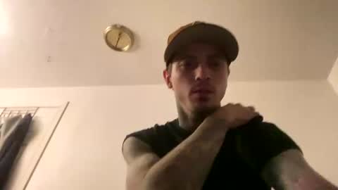 Snapshot of groves_luke chatting on August 3, 2:21 am groves_luke online show from August 3, 2:21 am