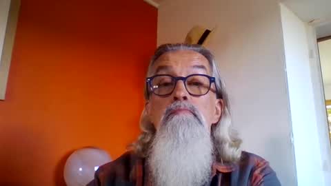 Snapshot of grybear60 chatting on October 20, 11:32 am Grybear online show from October 20, 11:32 am