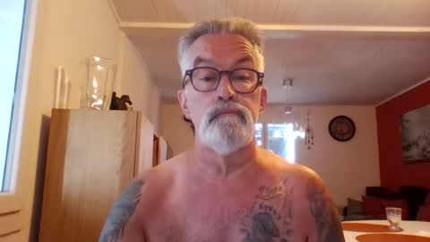 Snapshot of grybear60 chatting on July 7, 5:32 am Grybear online show from July 7, 5:32 am