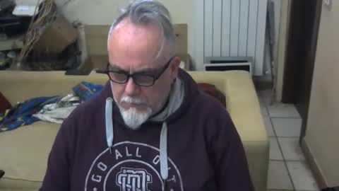 Snapshot of grz65 chatting on April 6, 8:59 am GRIZZLY65 online show from April 6, 8:59 am