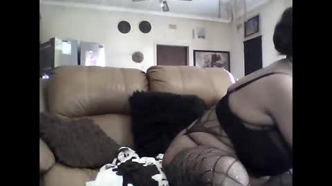 Snapshot of gucci_bx chatting on November 16, 12:33 pm gucci-bx online show from November 16, 12:33 pm