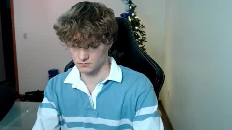 Snapshot of gucciboi4 chatting on January 6, 10:45 pm gucciboi4 online show from January 6, 10:45 pm