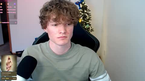 Snapshot of gucciboi4 chatting on January 11, 5:29 pm gucciboi4 online show from January 11, 5:29 pm
