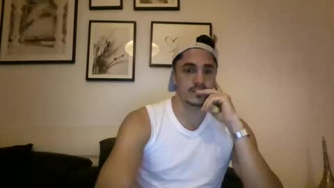 Snapshot of guerillatequilla chatting on December 30, 6:49 pm guerillatequilla online show from December 30, 6:49 pm