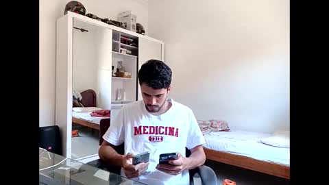 Snapshot of guguzinhox chatting on November 20, 1:11 pm guguzinhox online show from November 20, 1:11 pm