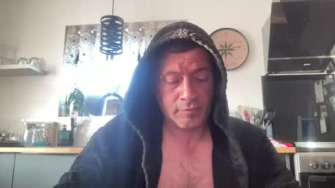 Snapshot of guil0 chatting on July 18, 9:13 am guil0 online show from July 18, 9:13 am