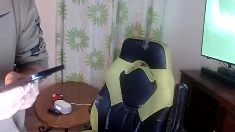 Snapshot of guillaume666286050 chatting on June 14, 6:37 am guillaume666286050 online show from June 14, 6:37 am