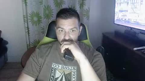 Snapshot of guillaume666286050 chatting on June 15, 4:58 am guillaume666286050 online show from June 15, 4:58 am