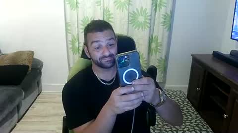Snapshot of guillaume666286050 chatting on June 17, 3:20 am guillaume666286050 online show from June 17, 3:20 am