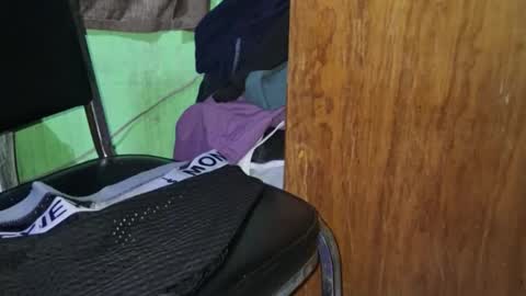 Snapshot of guillermo723 chatting on February 13, 3:29 am guillermo723 online show from February 13, 3:29 am