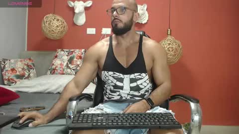 Snapshot of guillesmith2021 chatting on January 15, 9:24 am Angel online show from January 15, 9:24 am