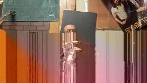 Snapshot of guitarist4206917 chatting on February 13, 10:44 am guitarist4206917 online show from February 13, 10:44 am