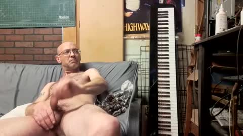 guitarist4206917 online show from April 10, 1:49 pm