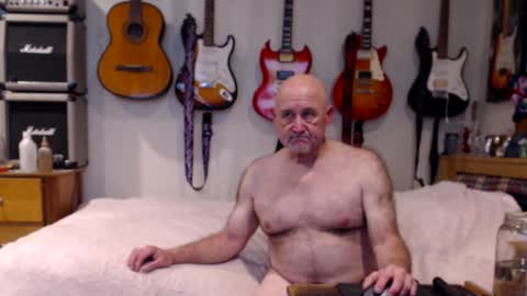 Snapshot of guitarsexgod chatting on January 26, 12:33 pm Mario online show from January 26, 12:33 pm