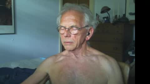 Snapshot of gulfcoast1952 chatting on May 31, 7:26 pm Roy online show from May 31, 7:26 pm