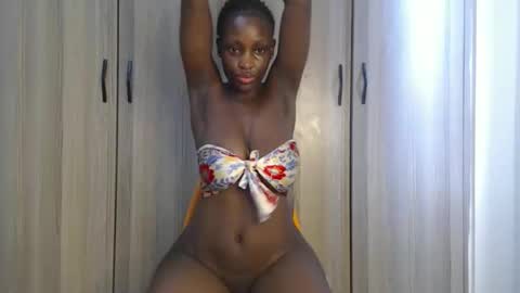 Snapshot of gulpess chatting on May 9, 11:15 am Miss Incredible online show from May 9, 11:15 am