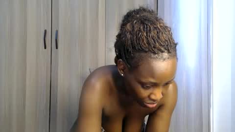 Snapshot of gulpess chatting on May 22, 10:32 am Miss Incredible online show from May 22, 10:32 am