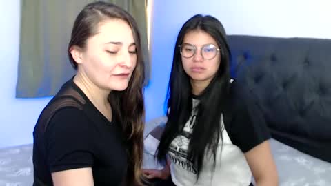 Snapshot of gumball_room chatting on December 31, 4:14 pm Vane blonde and Hazell black hair online show from December 31, 4:14 pm