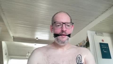 Snapshot of gummicasual chatting on January 19, 10:41 am gummicasual online show from January 19, 10:41 am