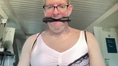 Snapshot of gummicasual chatting on February 10, 9:35 am gummicasual online show from February 10, 9:35 am