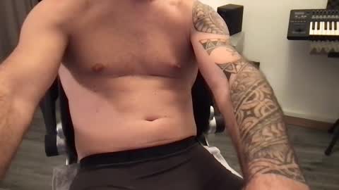 Snapshot of guntboy chatting on December 25, 5:58 pm guntboy online show from December 25, 5:58 pm