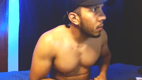 Snapshot of gurushake chatting on November 16, 2:28 am holl latino online show from November 16, 2:28 am