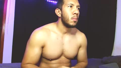 Snapshot of gurushake chatting on November 24, 4:23 am holl latino online show from November 24, 4:23 am