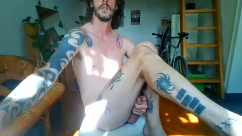 Snapshot of gustavsky chatting on April 29, 1:04 pm Gustav online show from April 29, 1:04 pm
