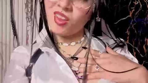 Snapshot of guxplo_ chatting on September 21, 1:46 pm Miss online show from September 21, 1:46 pm