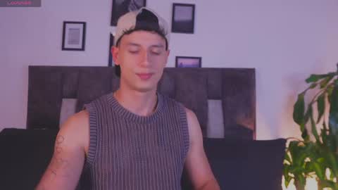 Snapshot of guy_twinks chatting on May 9, 5:23 am Gabriel online show from May 9, 5:23 am