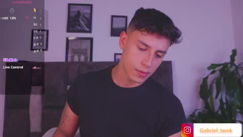 Snapshot of guy_twinks chatting on May 14, 5:03 am Gabriel online show from May 14, 5:03 am