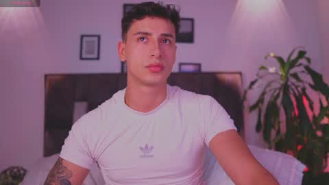 Snapshot of guy_twinks chatting on August 5, 4:37 am Gabriel online show from August 5, 4:37 am