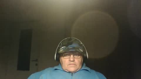 guyboy73 online show from October 15, 12:44 am