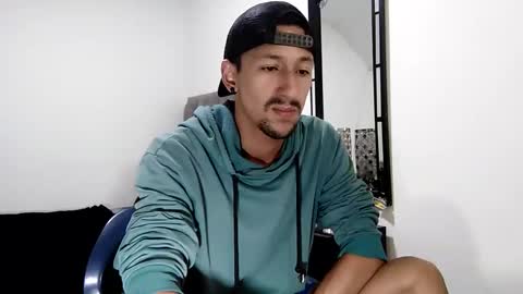 Snapshot of guykarim chatting on December 27, 11:50 am karim online show from December 27, 11:50 am