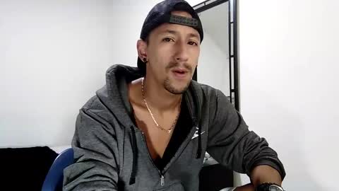 Snapshot of guykarim chatting on January 21, 12:07 pm karim online show from January 21, 12:07 pm