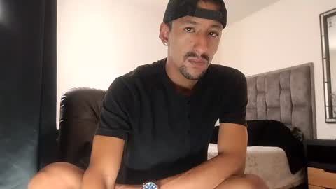 Snapshot of guykarim chatting on June 22, 6:38 pm karim online show from June 22, 6:38 pm