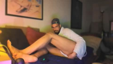 Snapshot of guyst049 chatting on March 6, 2:52 am guyst049 online show from March 6, 2:52 am