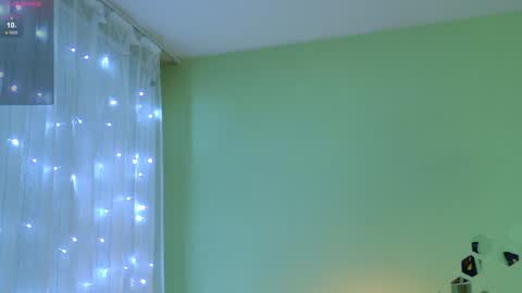 Snapshot of gwen_lady chatting on December 24, 5:55 pm Sweety Kitty online show from December 24, 5:55 pm