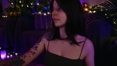 gwenhilton online show from February 26, 5:42 am