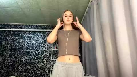 Gwen online show from October 3, 8:06 pm