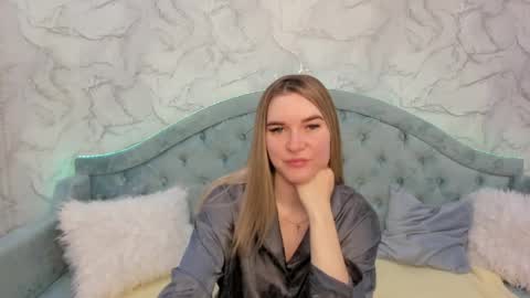 Snapshot of gwensmitt chatting on May 27, 12:29 am gwensmitt online show from May 27, 12:29 am