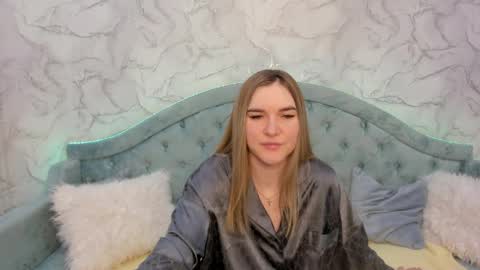 Snapshot of gwensmitt chatting on May 27, 1:57 am gwensmitt online show from May 27, 1:57 am