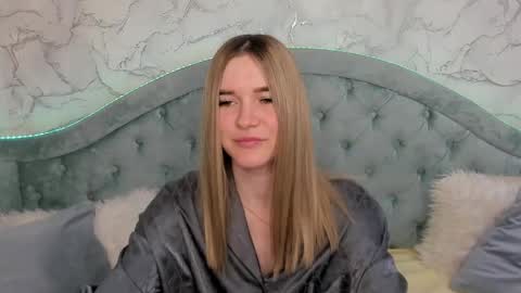 Snapshot of gwensmitt chatting on June 2, 10:34 pm gwensmitt online show from June 2, 10:34 pm