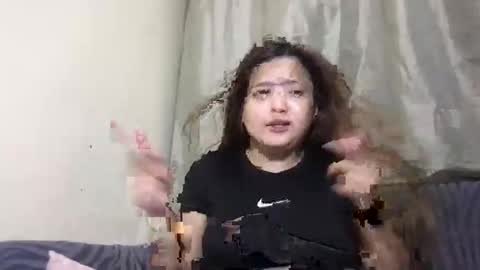 Snapshot of gwyneth2001 chatting on February 15, 2:25 pm Im Gwyneth From Philippines pinkheart69 online show from February 15, 2:25 pm