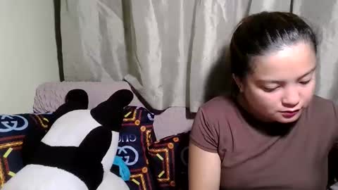 Snapshot of gwyneth2001 chatting on April 15, 6:59 pm Im Gwyneth From Philippines pinkheart69 online show from April 15, 6:59 pm