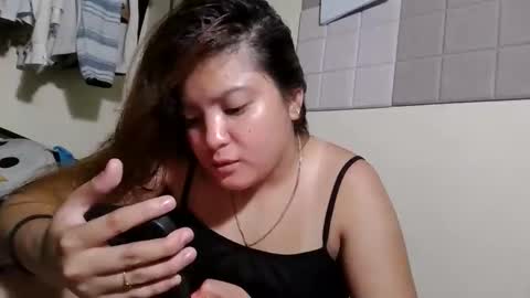 Snapshot of gwyneth2001 chatting on April 18, 6:34 pm Im Gwyneth From Philippines pinkheart69 online show from April 18, 6:34 pm