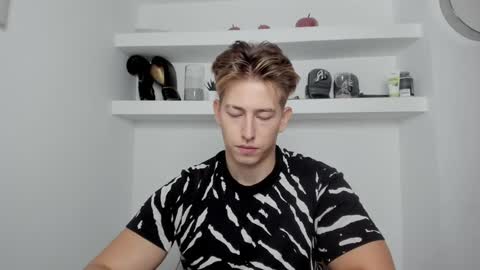 Oliver online show from December 1, 4:29 pm