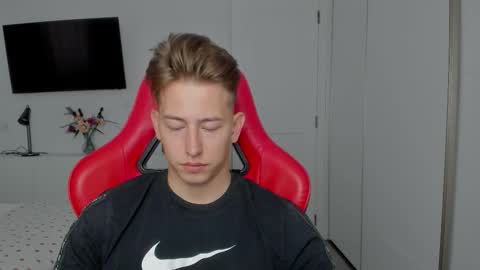 Oliver online show from October 12, 2:16 pm