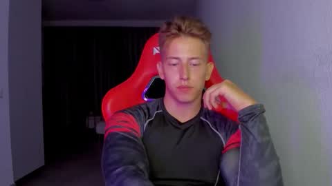 Oliver online show from November 12, 8:41 pm